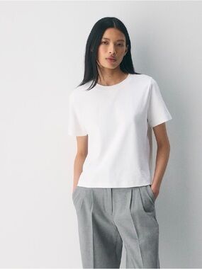 Aritzia Babaton White Function Crewneck Short Sleeve Tee